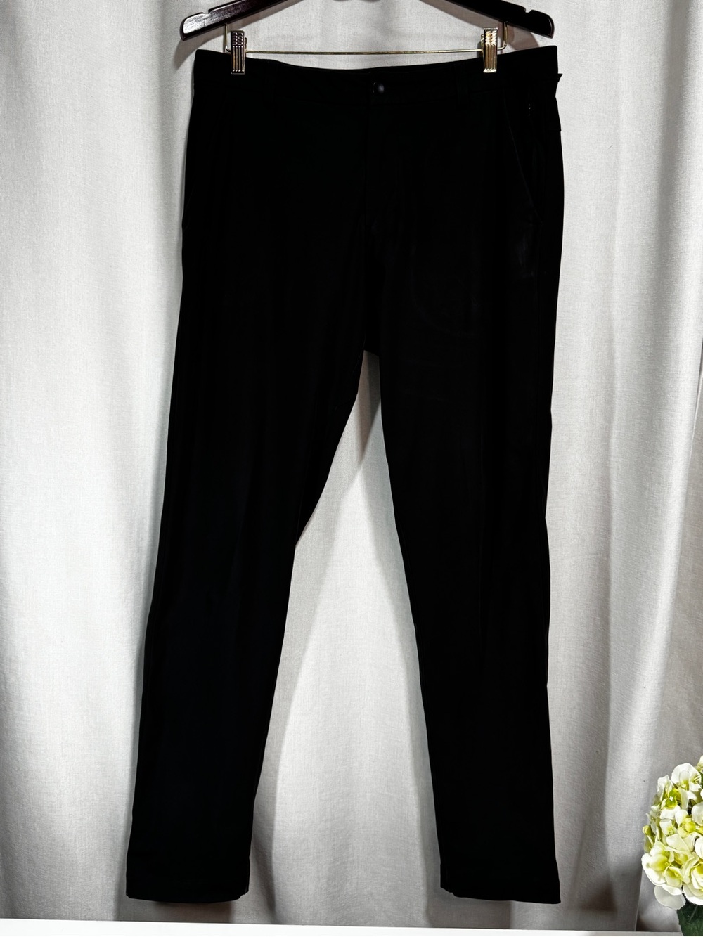 Lululemon Athletica Men’s Black Slim Tapered Stretch Twill Pants 34/32